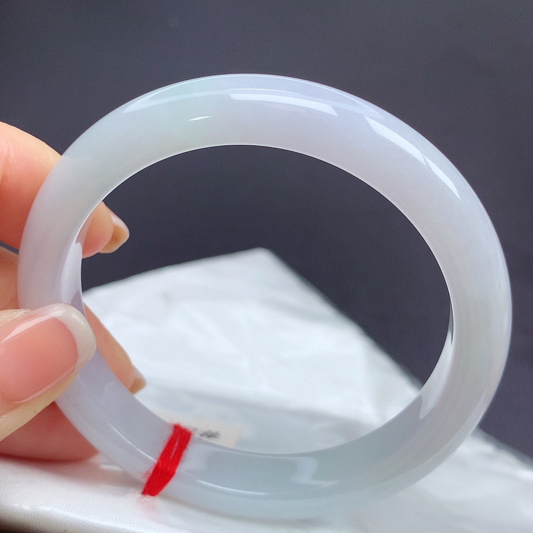 翡翠手镯未镶嵌55圈口