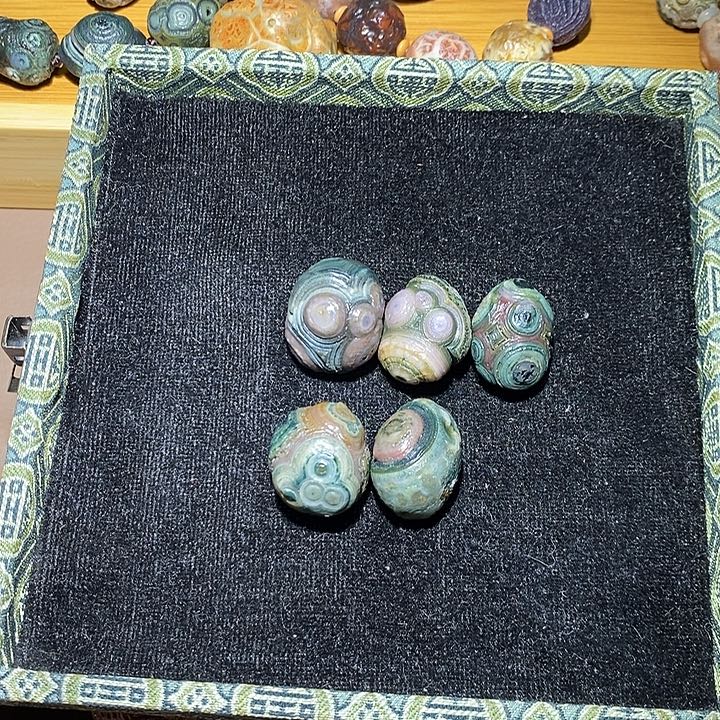 花岗石铁合金阿拉善沙漠地区