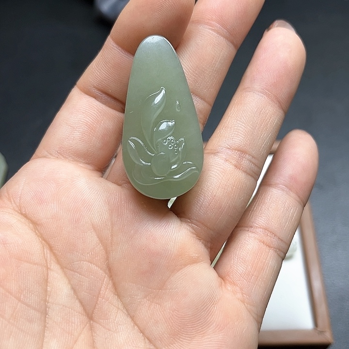 【闪购商品】和田玉未镶嵌颈饰心**水