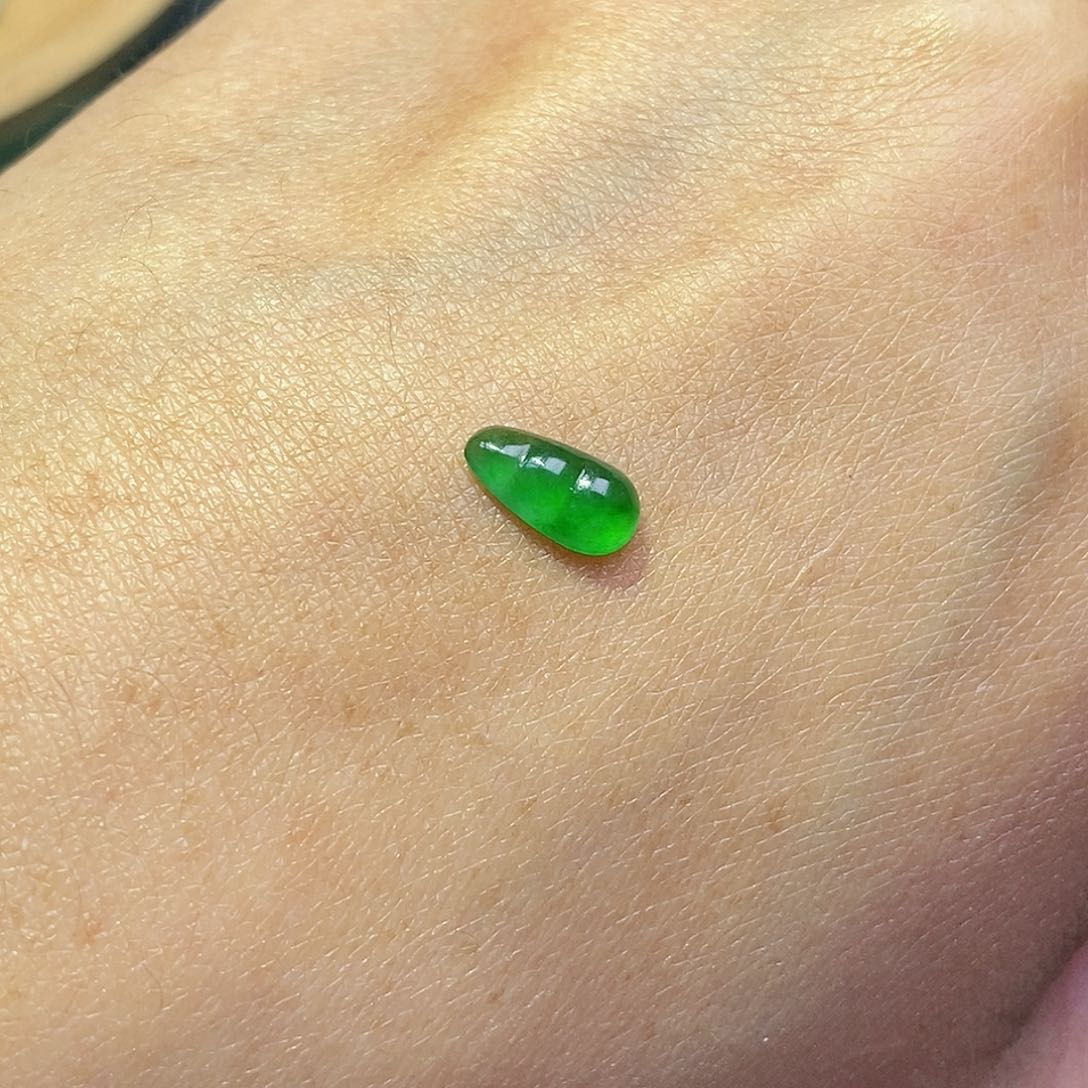 翡翠颈饰未镶嵌宏*翡翠