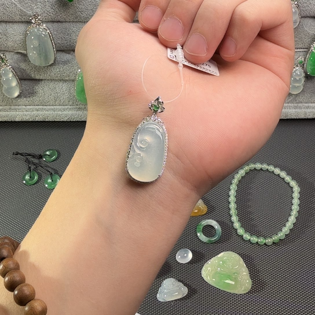 翡翠18K金镶嵌颈饰翡翠冰如意吊坠卡20