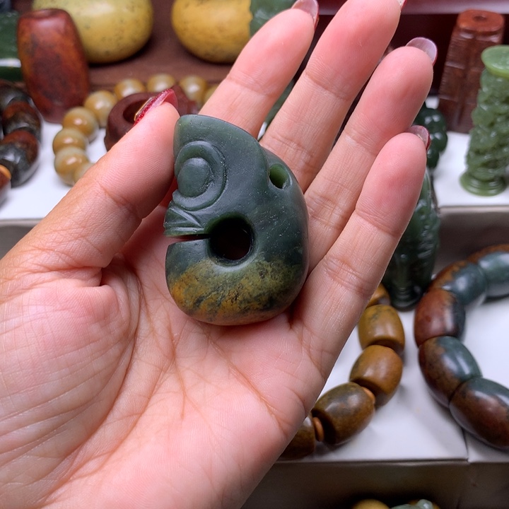 岫岩河磨玉（透闪石质玉）把件未镶嵌郑*康