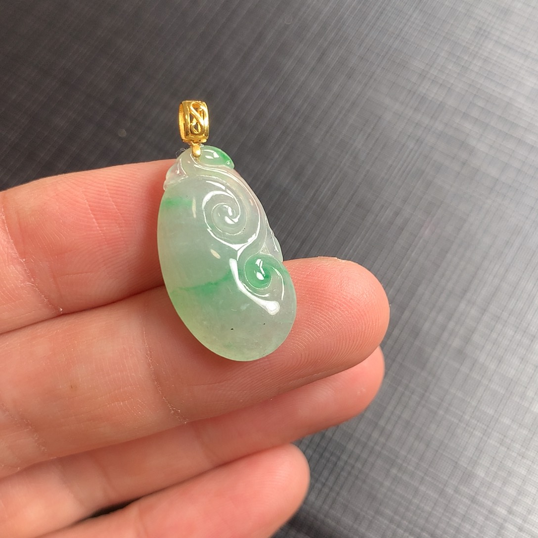 翡翠颈饰18K金镶嵌翡翠