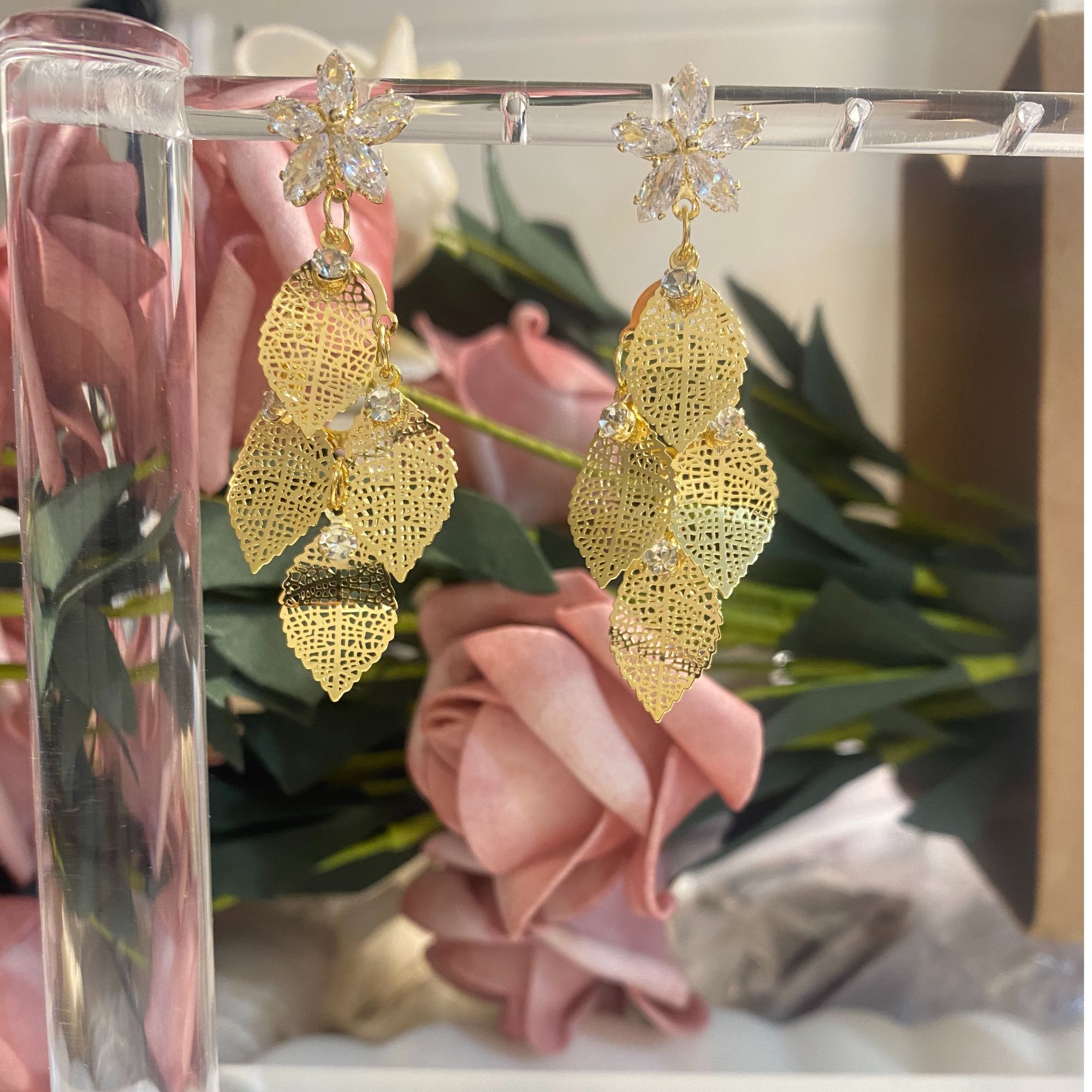 铜合金合成锆石耳饰 金枝玉叶气质轻奢时尚百搭金色精美耳环