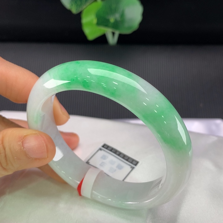 翡翠未镶嵌手镯正圈57