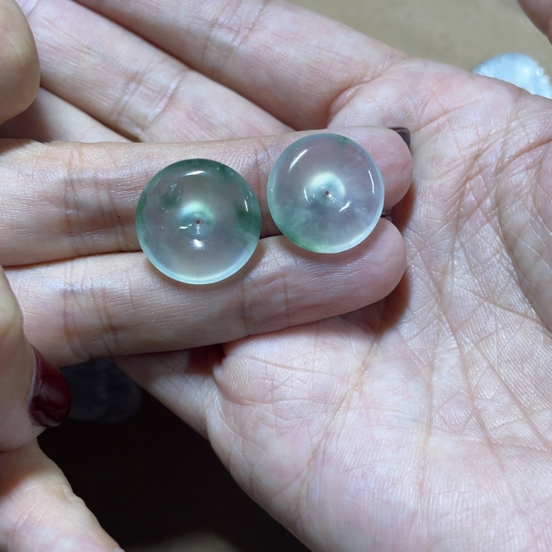 翡翠颈饰未镶嵌平安扣