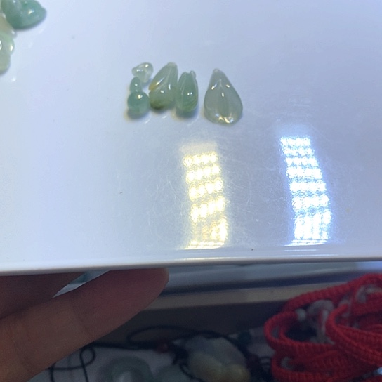 葱***蒜翡翠未镶嵌颈饰吊坠