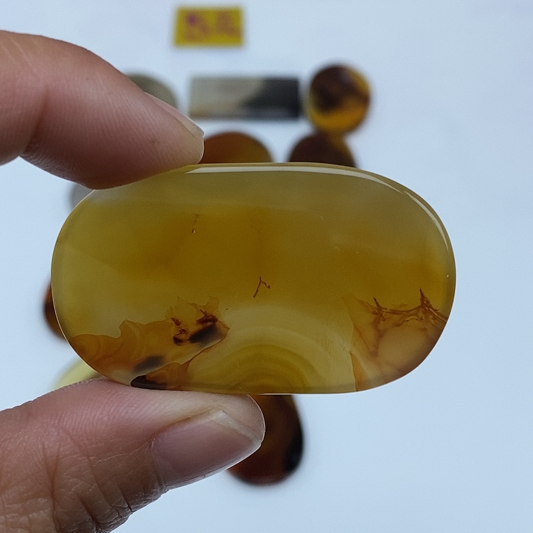 俺***下玛瑙/玉髓未镶嵌珠宝半成品