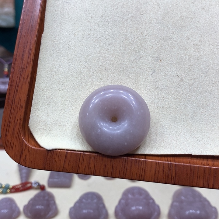 石英质玉颈饰未镶嵌