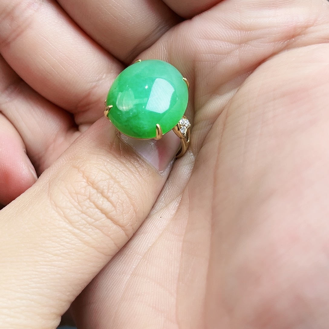 翡翠颈饰18K金镶嵌戒指