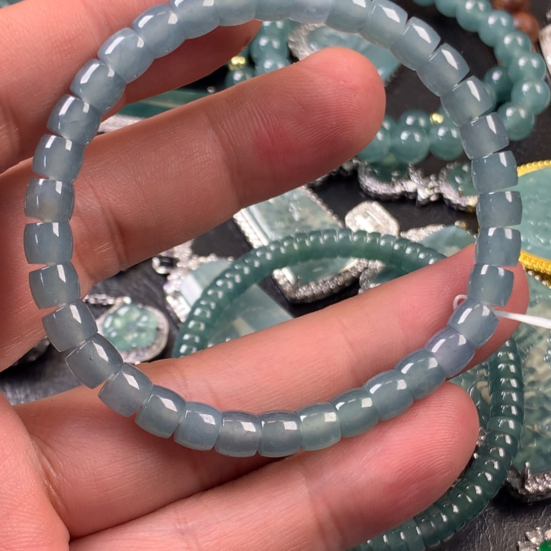 翡翠未镶嵌颈饰冰蓝直切