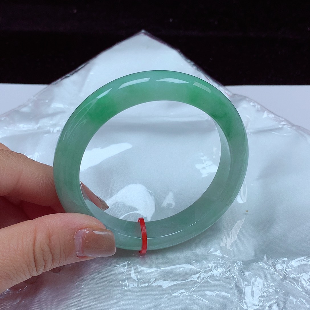 翡翠手镯未镶嵌圈口57