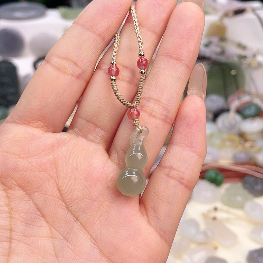 【闪购商品】和田玉吊坠(赠链)未镶嵌玄*