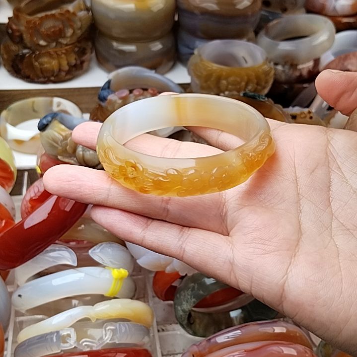 玛瑙/玉髓手镯未镶嵌