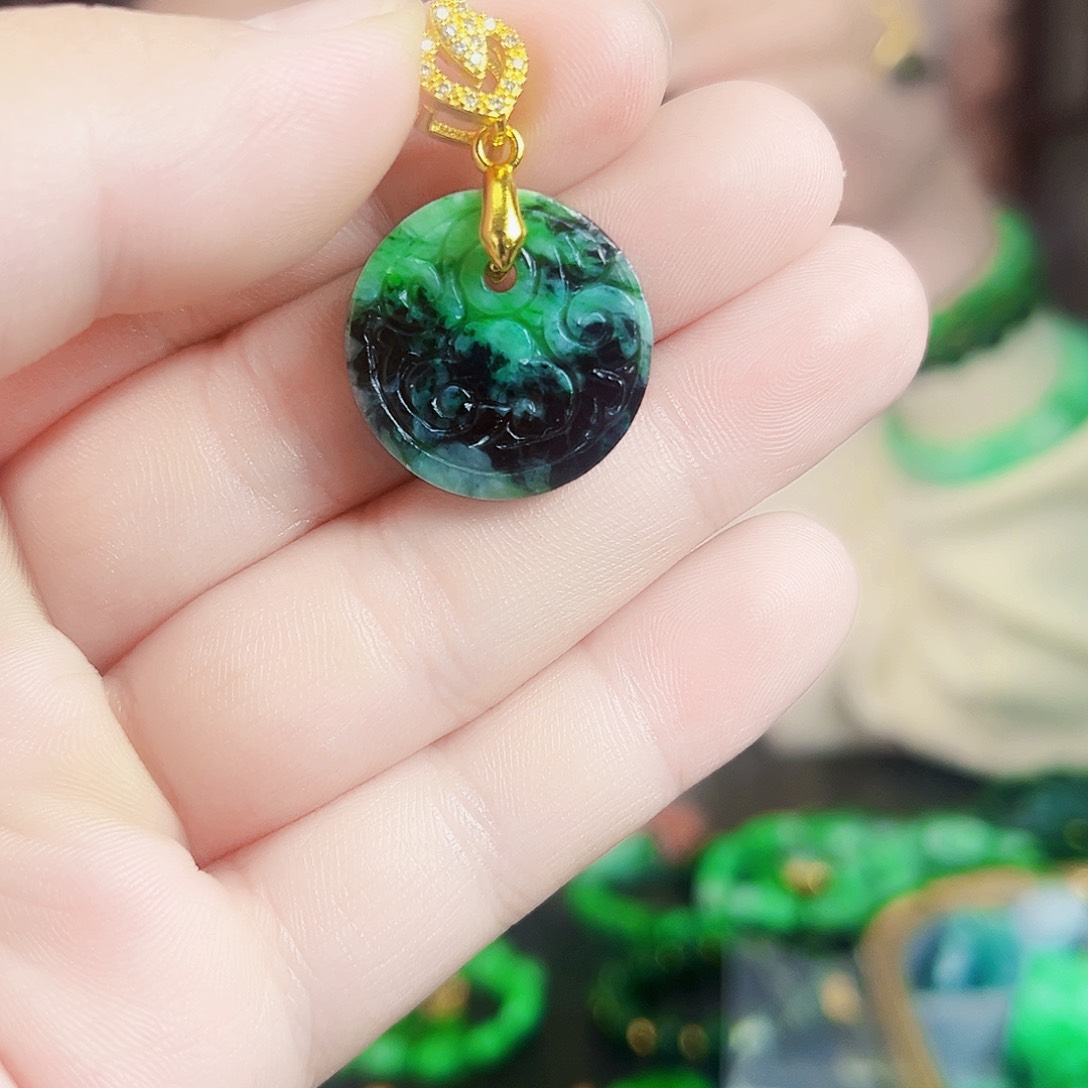 翡翠颈饰未镶嵌吊坠