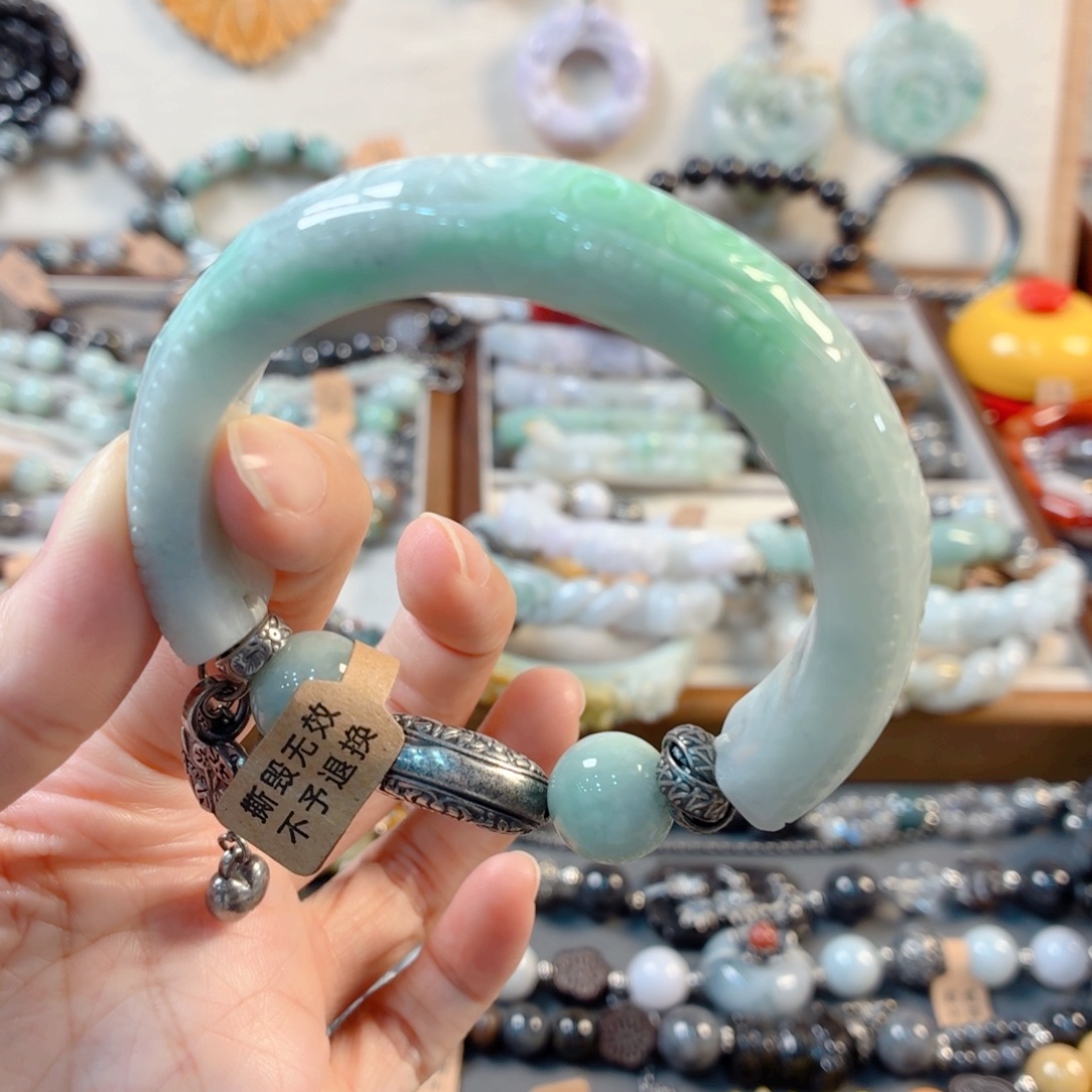 嘀***嘀未镶嵌手链翡翠福利