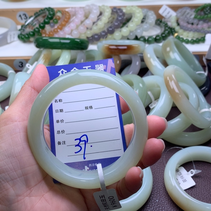 和田玉未镶嵌手镯