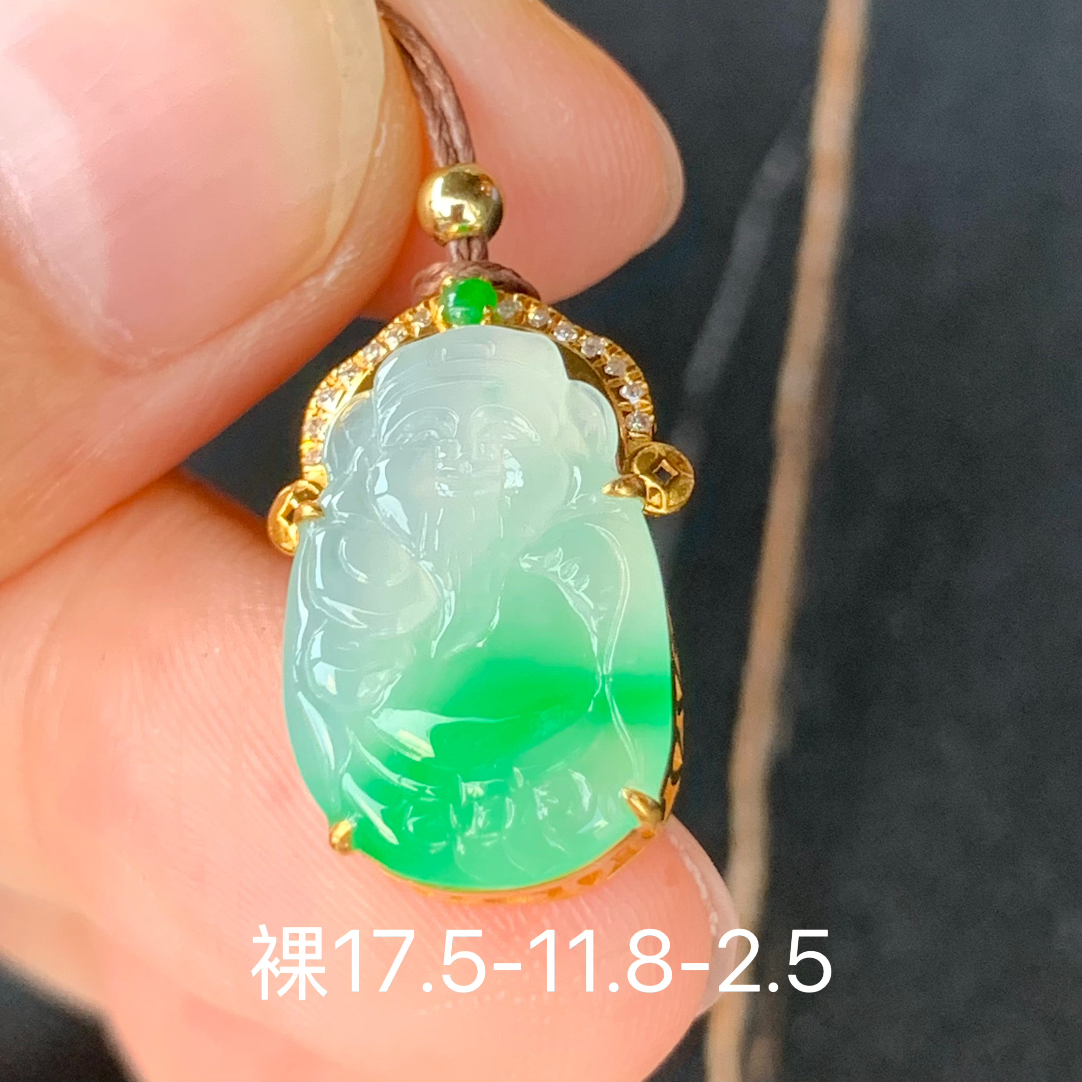 冰飘绿财神爷天然翡翠吊坠 镶嵌精致 女生配饰 翡翠保真基地