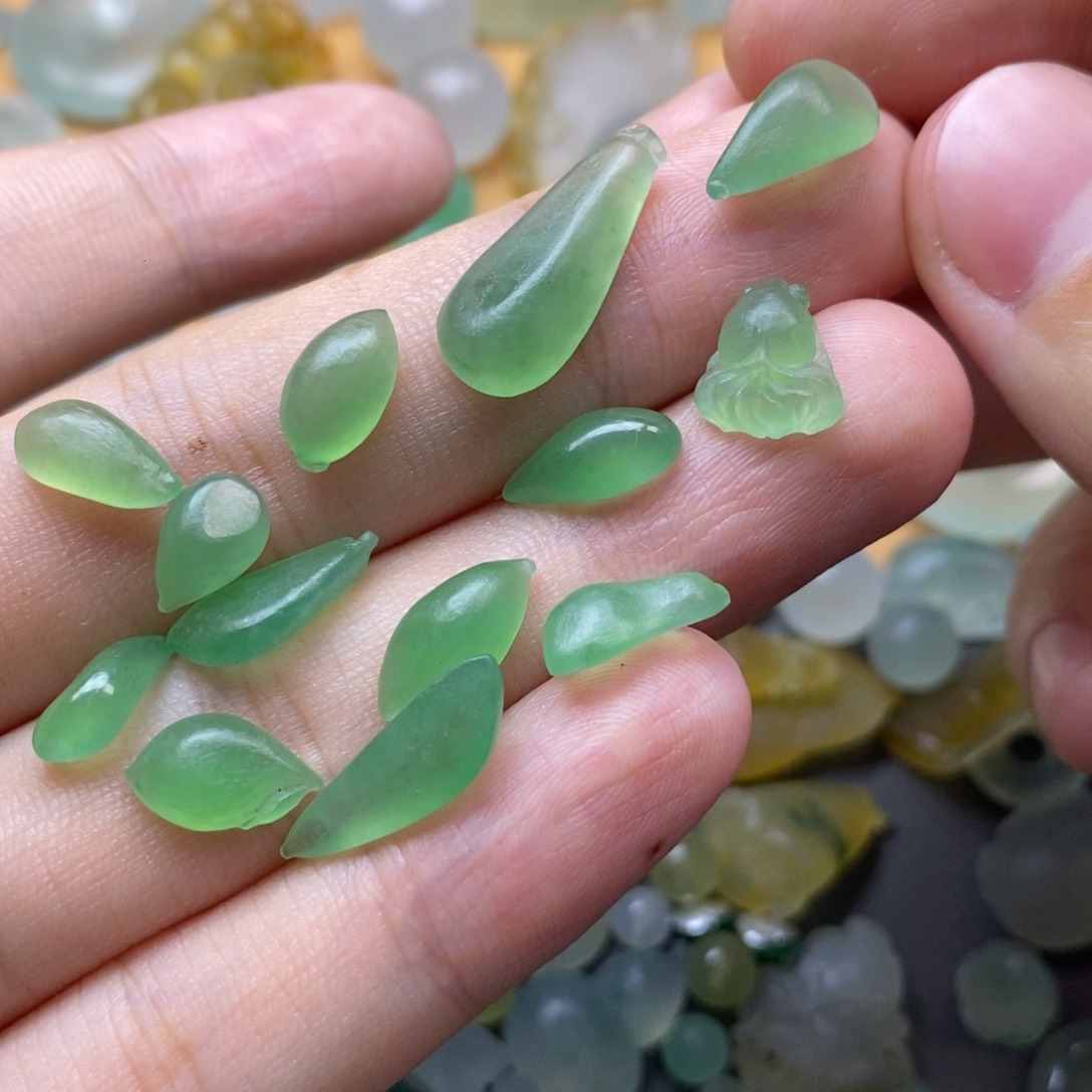 定制翡翠未镶嵌和*下挂件