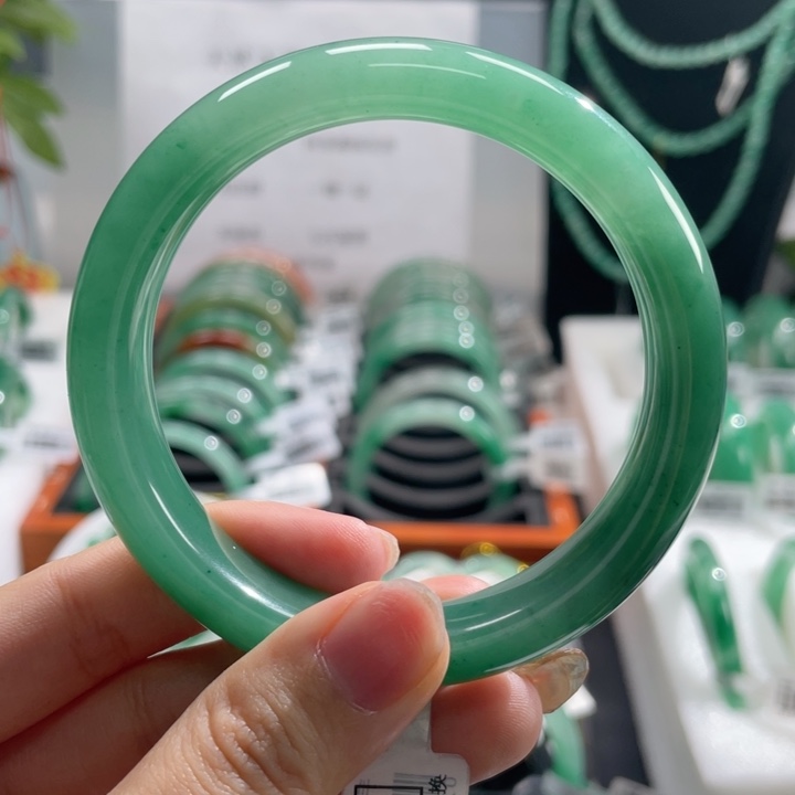 石英质玉未镶嵌手镯天然A货非洲翠手镯