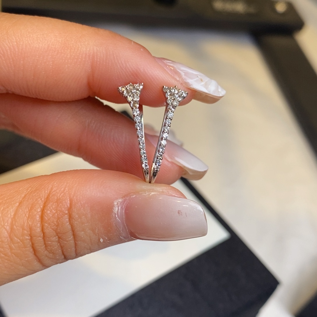 钻石耳饰18K金镶嵌设计款耳包（搭甜甜圈，方糖）