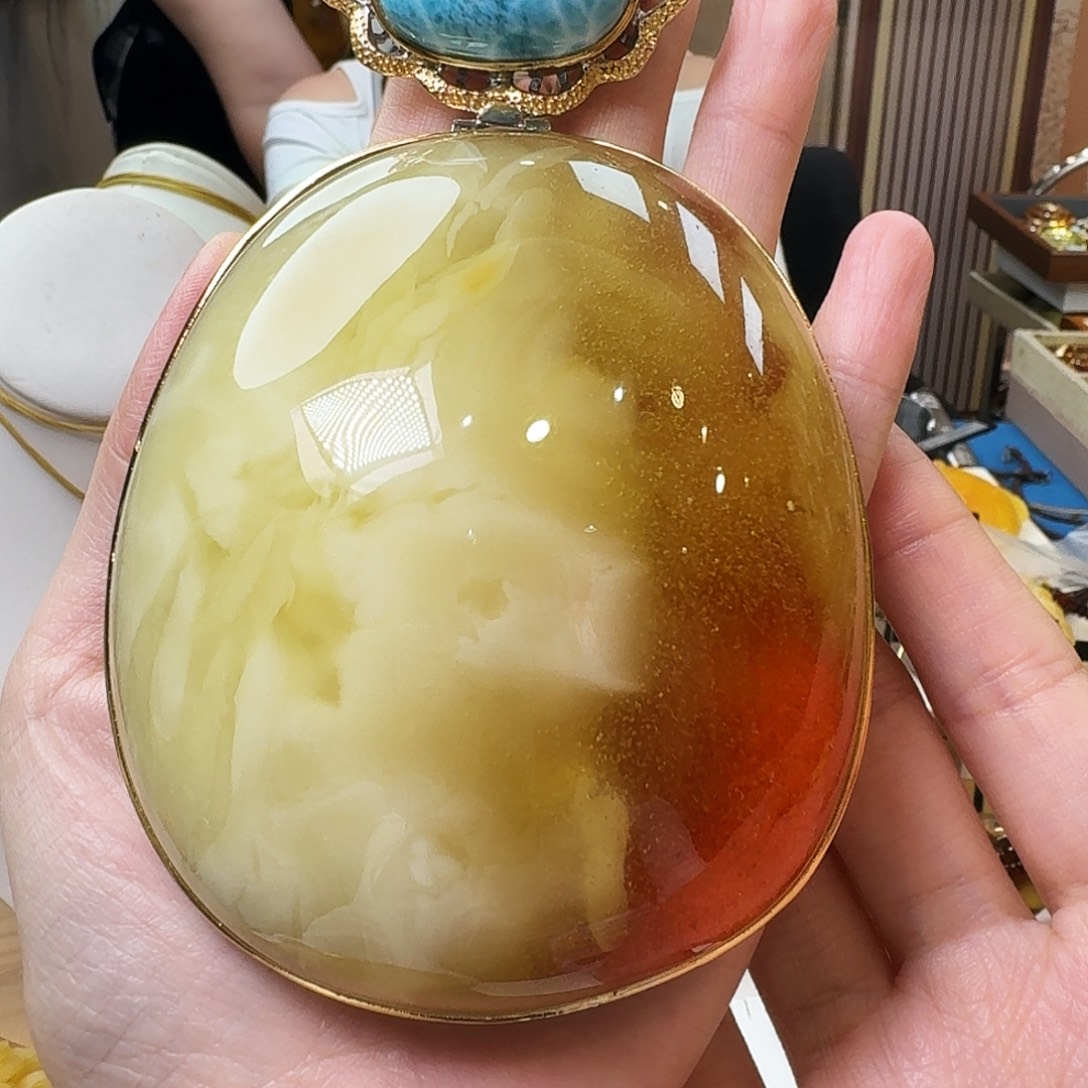 琥珀未镶嵌颈饰吊坠