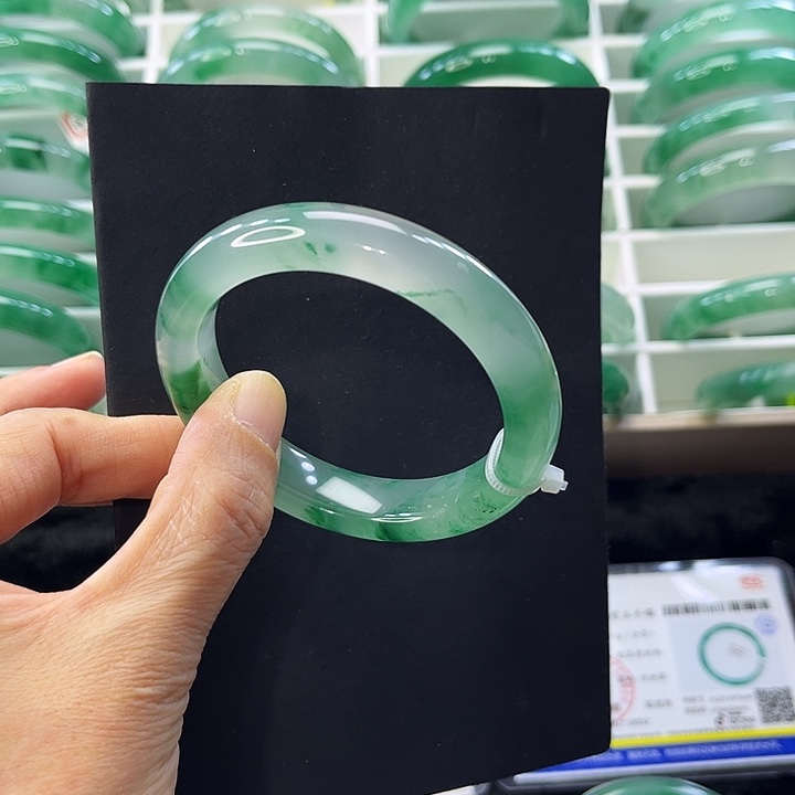 石英质玉（非洲翠）未镶嵌手镯