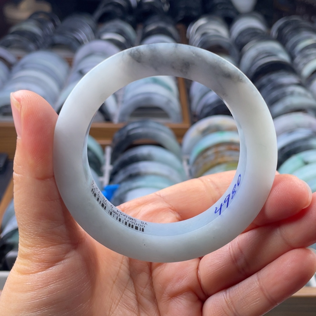 定制翡翠未镶嵌翡翠手镯