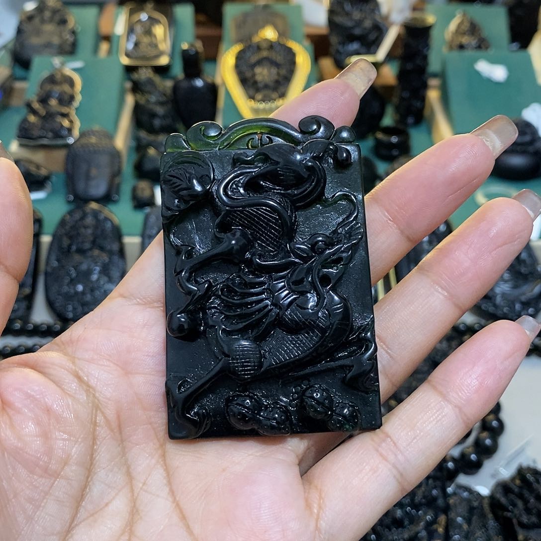 蛇纹石玉未镶嵌颈饰安*屿