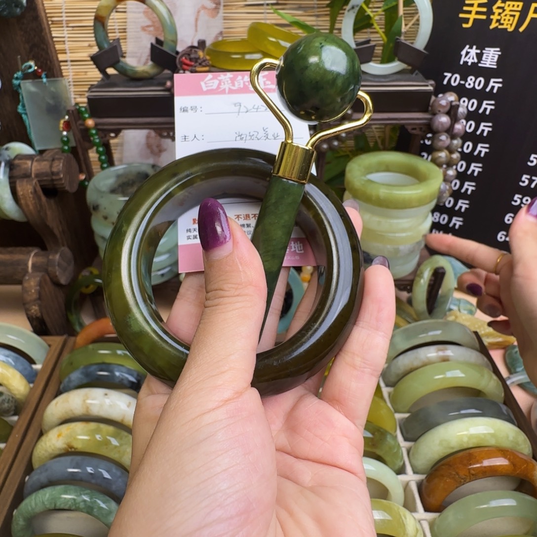 尚***业蛇纹石玉未镶嵌手镯