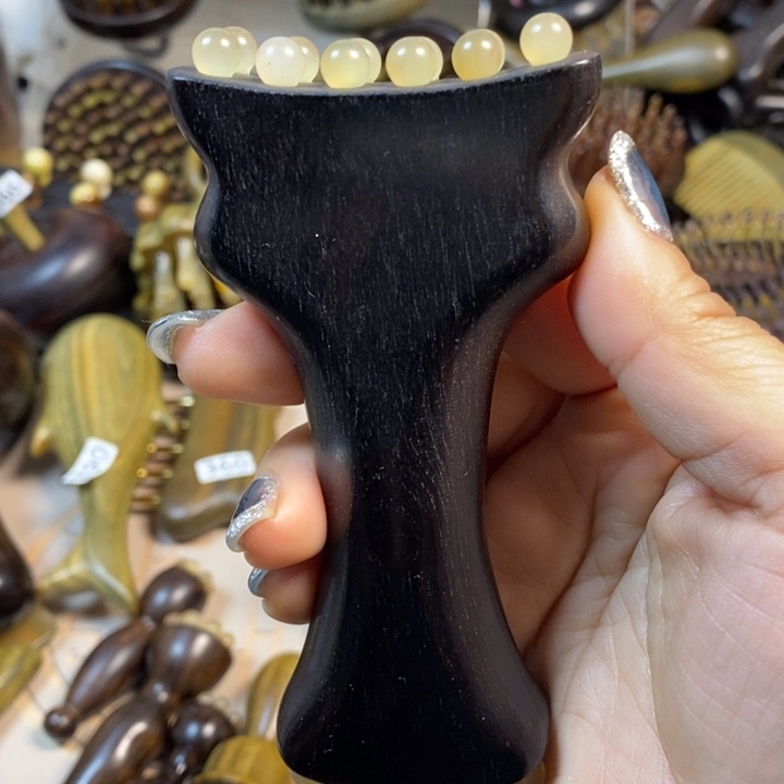紫光檀羊尊按摩梳一个