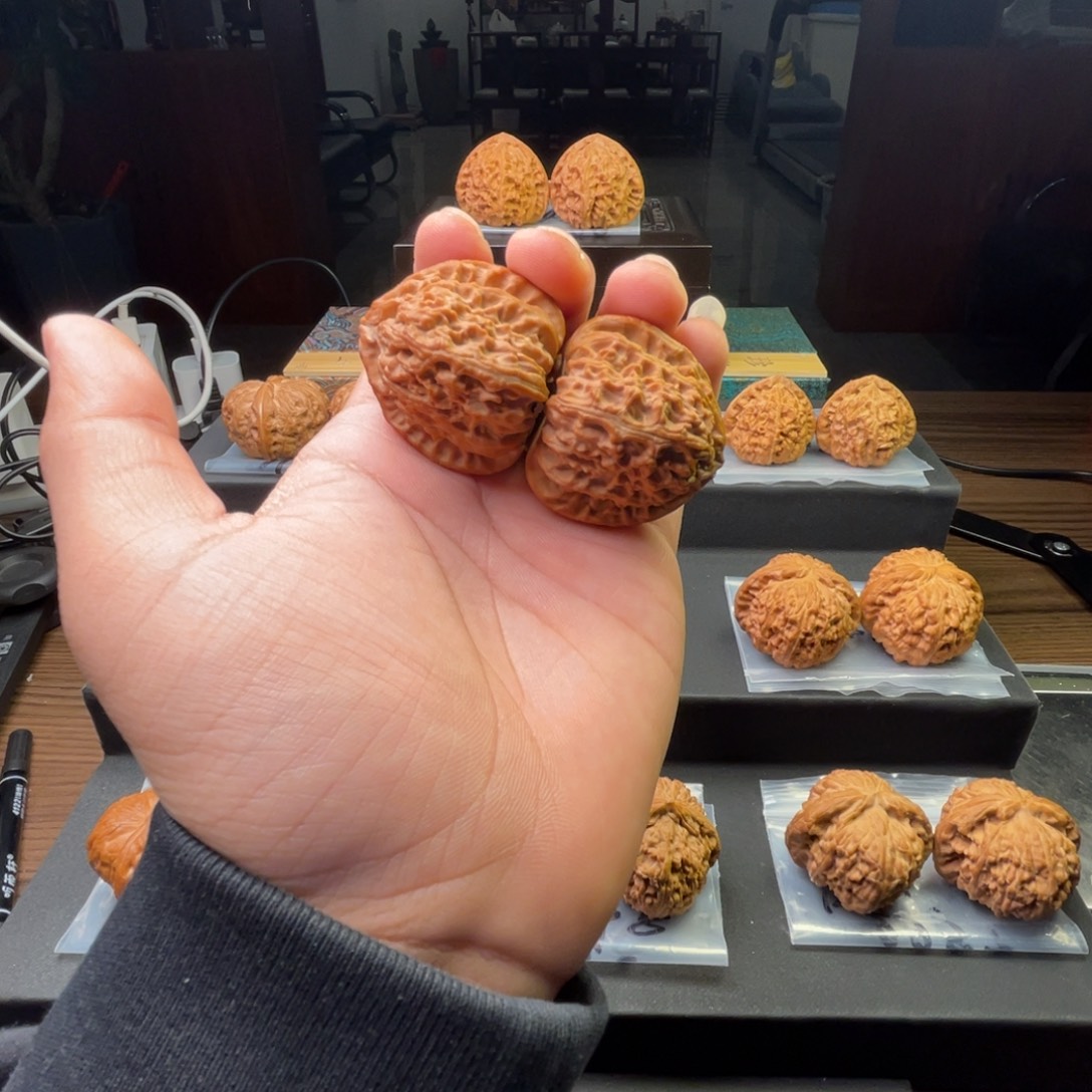 二***糊文玩核桃吊坠白狮子42