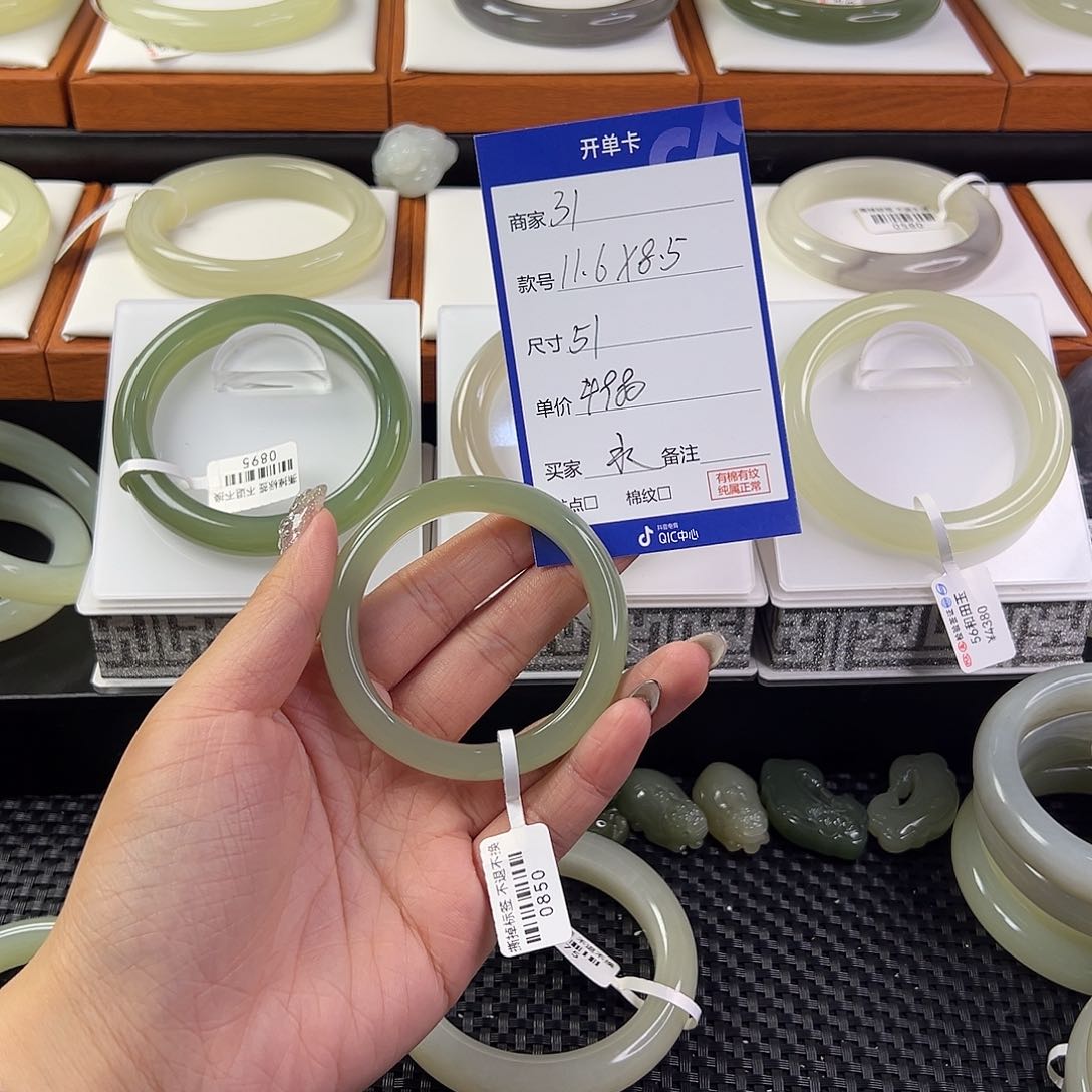 和田玉手镯未镶嵌水*雪