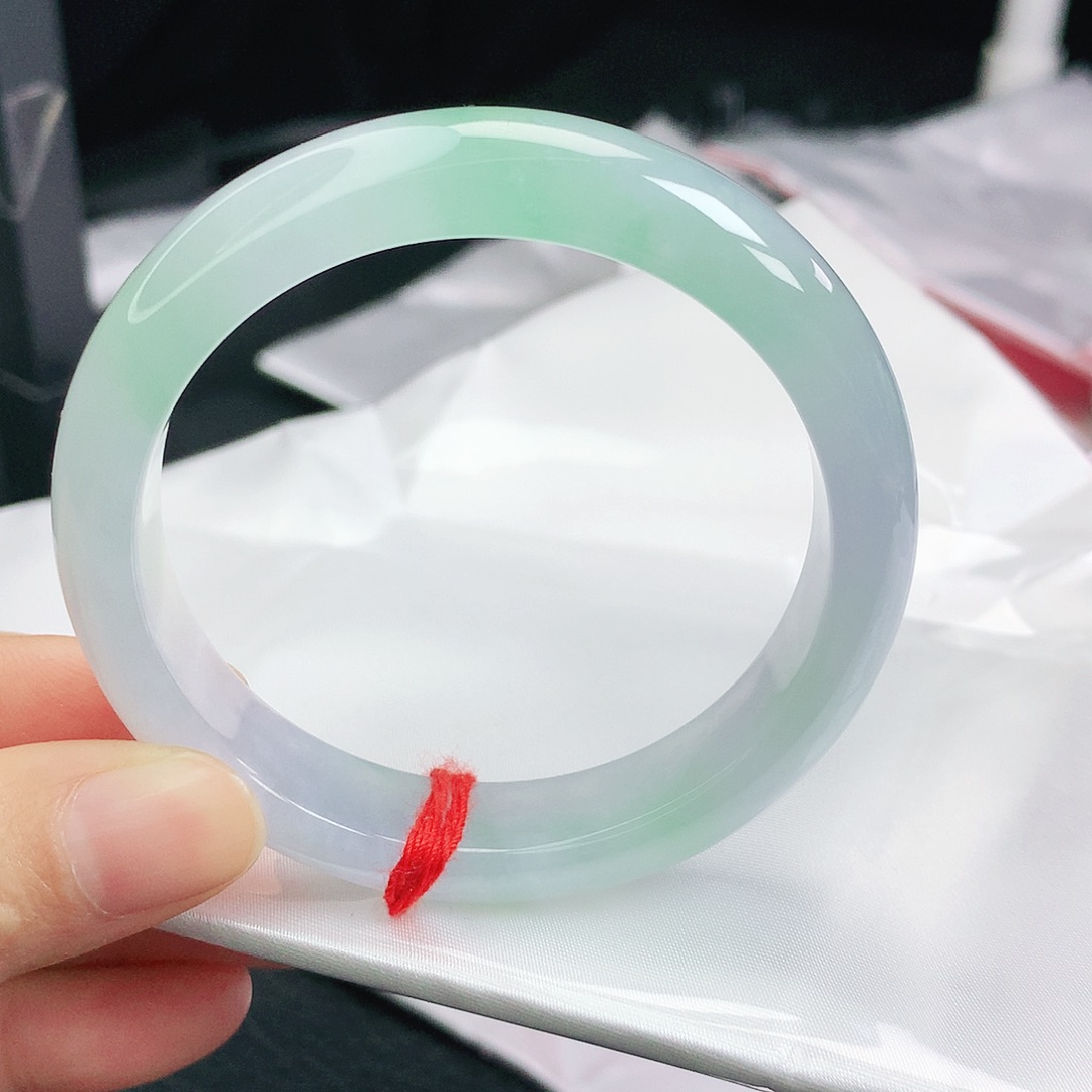 翡翠手镯未镶嵌正5455