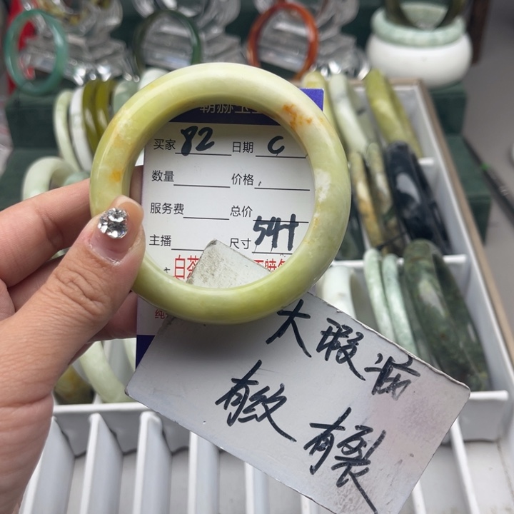 蛇纹石玉未镶嵌手镯