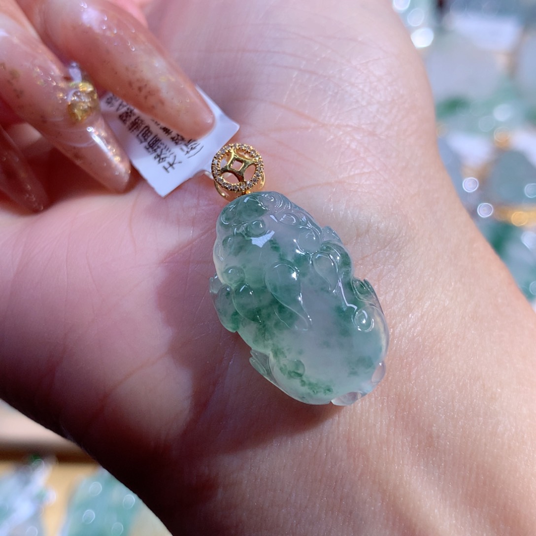 翡翠吊坠(不含链)18K金镶嵌