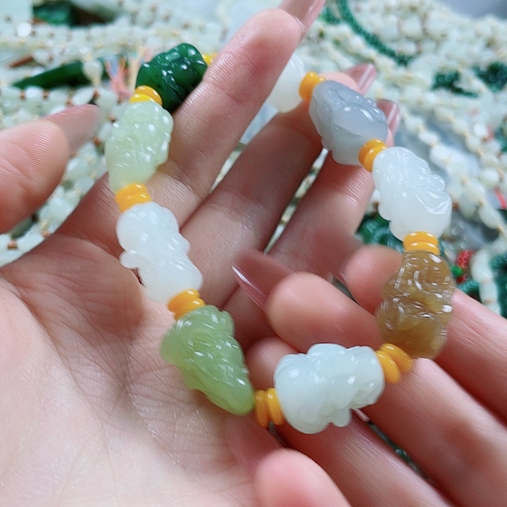 颈饰未镶嵌和田玉