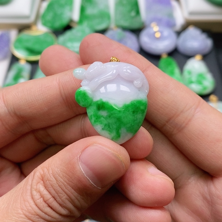 翡翠颈饰未镶嵌吊坠