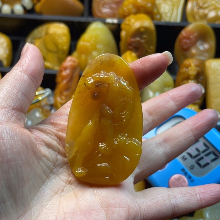 风***起石英质玉未镶嵌颈饰