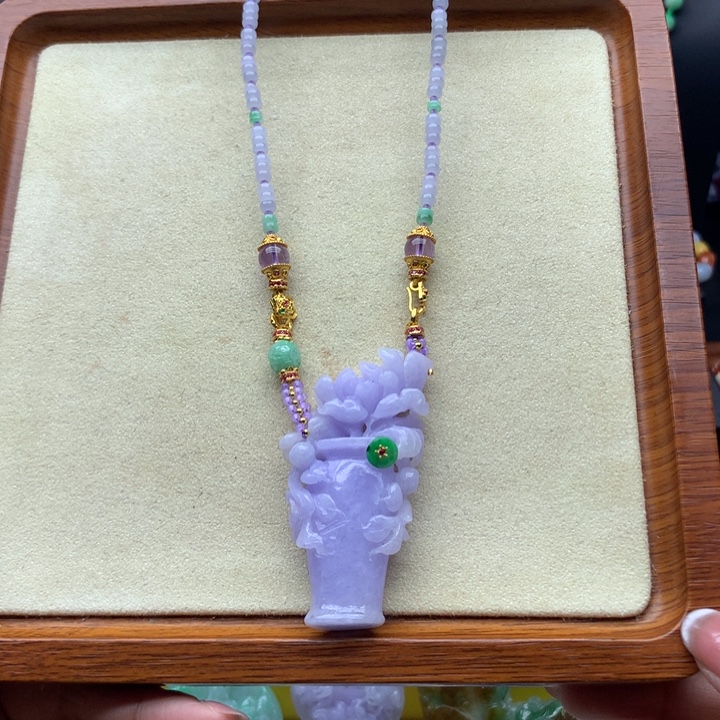 翡翠未镶嵌颈饰紫翡花瓶