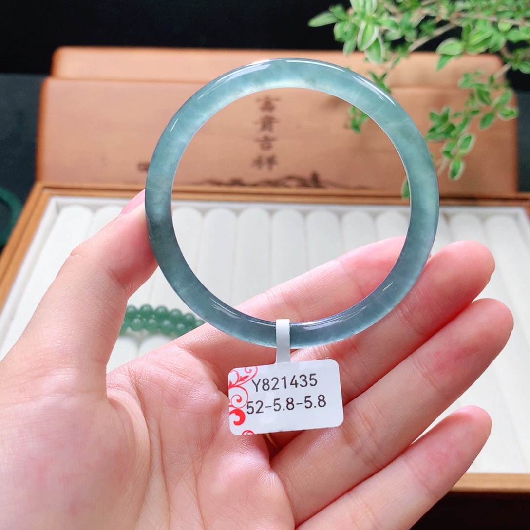 未镶嵌手镯（圆镯）翡翠