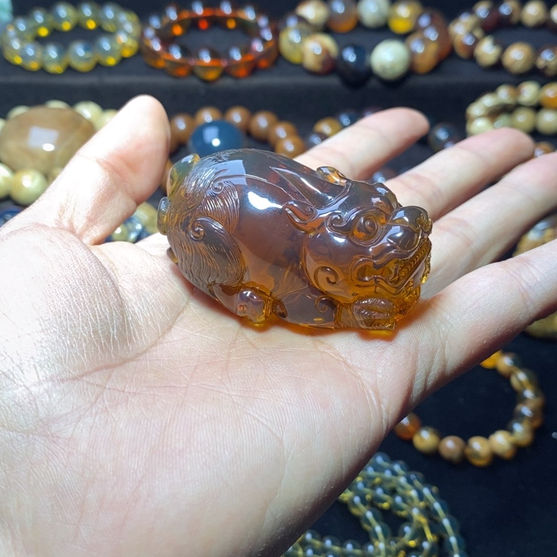 琥珀珠宝奇石未镶嵌笑**开