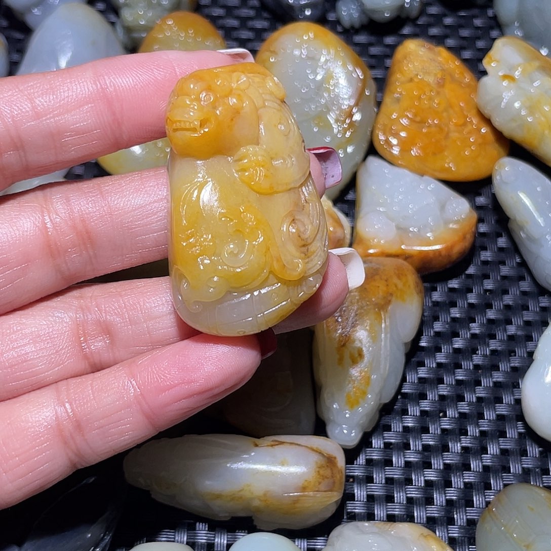 和田玉（糖玉）未镶嵌挂件