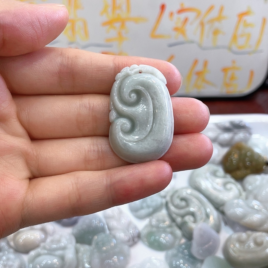 翡翠未镶嵌颈饰翡翠如意