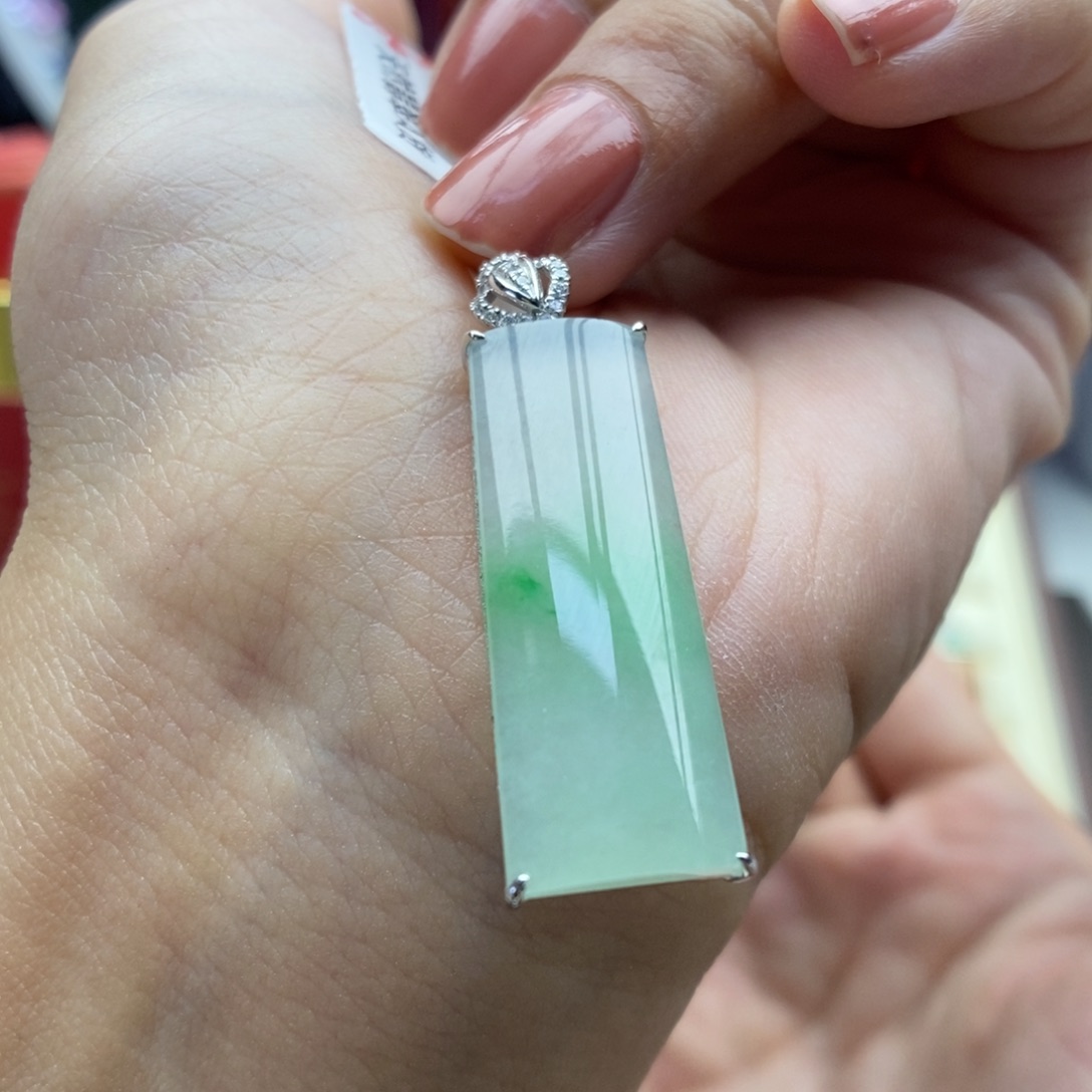 翡翠18K金镶嵌颈饰吊坠23