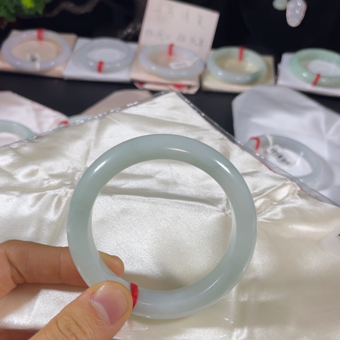 未镶嵌手镯翡翠三**妈天然翡翠手镯