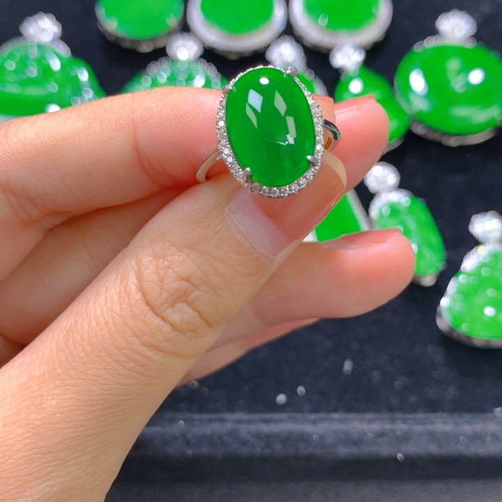 翡翠银S925镶嵌戒指一个