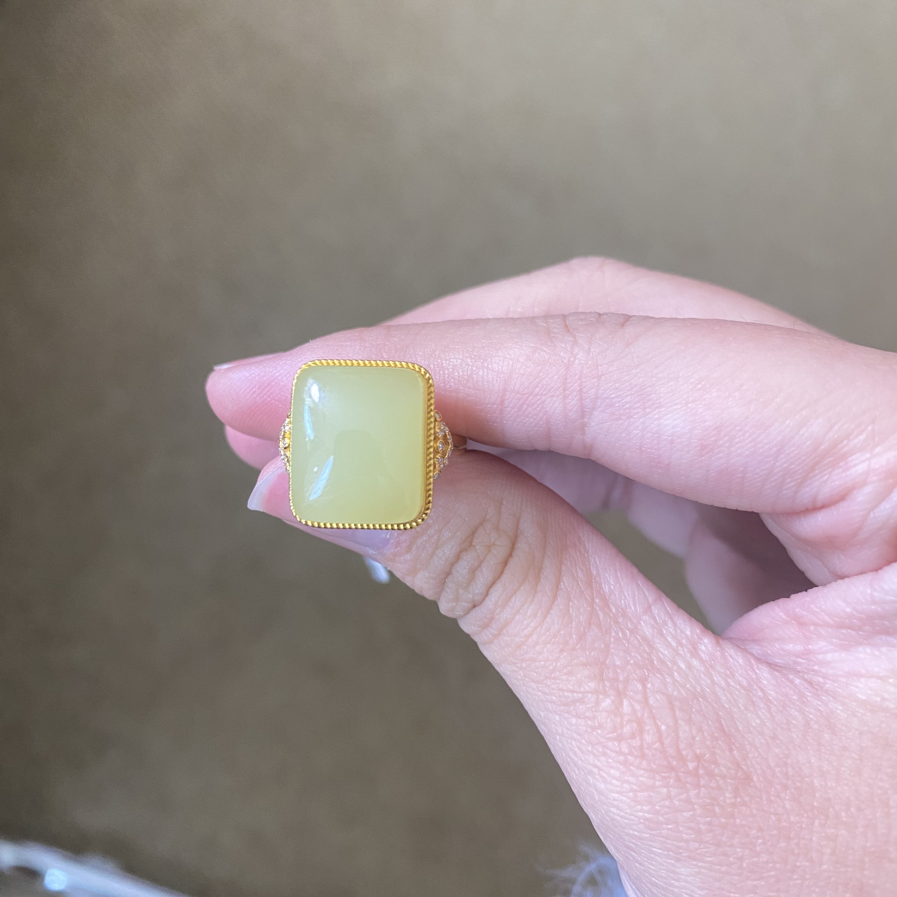 和田玉戒指18k金镶嵌