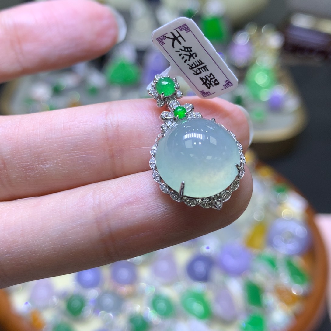 翡翠颈饰18K金镶嵌翡翠吊坠项链