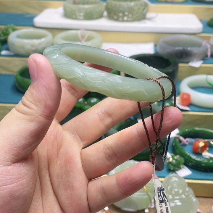 和田玉手镯59圈口 编号85未镶嵌